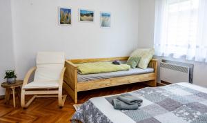 Postel nebo postele na pokoji v ubytování Domček pod Kalváriou