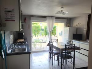 Kuchyň nebo kuchyňský kout v ubytování Location gîte dans le var