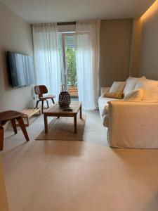 Телевизор и/или развлекательный центр в Hotel Farsund