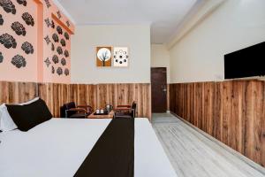 TV a/nebo společenská místnost v ubytování Super Hotel O Nand Palace + 22 fotografií