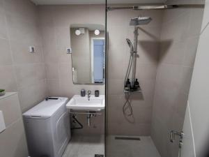 Ένα μπάνιο στο Radovic Apartments +26 φωτογραφίες
