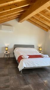 a bedroom with a large bed with wooden ceilings at CaVecchie Desenzano in Desenzano del Garda