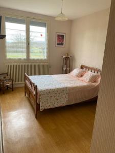 Ένα ή περισσότερα κρεβάτια σε δωμάτιο στο Vintage house Chez la Marcelle