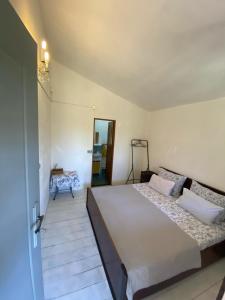 a bedroom with a large bed and a table at La Valentina si Gabriel in Vadu