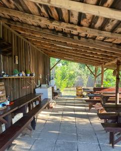 a row of wooden benches in a pavilion at La Valentina si Gabriel in Vadu