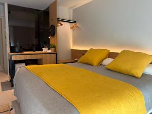 Кровать или кровати в номере Hotel Farsund