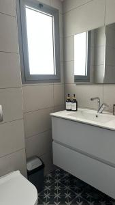 Koupelna v ubytování Red Sea Eilat Bay View + 9 fotografií