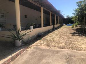 a building with a plant in front of it at Recanto do Cajueiro - Luís Correia - Piauí in Luis Correia