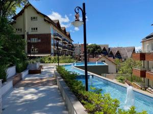 a street light next to a swimming pool at L'Adresse Réserve 150m R Coberta by Achei Gramado in Gramado