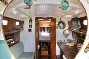 a small room with a mirror and a bedroom at Asila's Ark in Keyworth