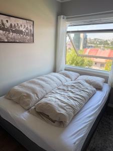 Postel nebo postele na pokoji v ubytování Tøttatoppen leilighet