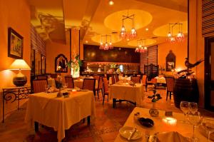 Restoran või mõni muu söögikoht majutusasutuses Hôtel Marrakech Le Semiramis