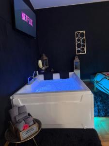 Postel nebo postele na pokoji v ubytování Esclusive Spa Suite
