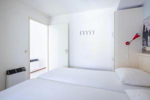 En eller flere senge i et værelse på Appartement De Noordkaap + 11 billeder