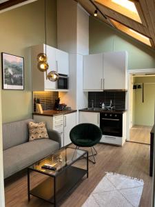 Η κουζίνα ή μικρή κουζίνα στο Cozy backyard apartment