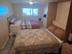 Ένα ή περισσότερα κρεβάτια σε δωμάτιο στο Our guest suite +29 φωτογραφίες