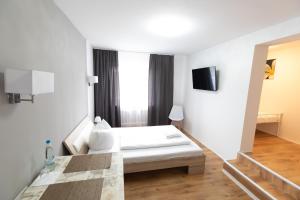 Postel nebo postele na pokoji v ubytování Hotel Dernbach