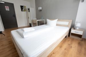 Postel nebo postele na pokoji v ubytování Hotel Dernbach