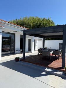 Gallery image of Villa Estrelitzia sea view 1 à 6 p in Lomba