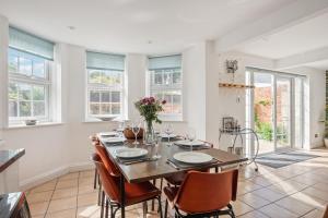 Et opholdsområde på Costal Retreat with Garden & BBQ