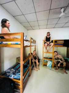 Palanda nebo palandy na pokoji v ubytování Horizon Resort & Hostel Sigiriya