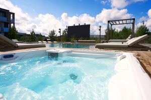 a hot tub in a swimming pool at Balimood Stay in Palanga