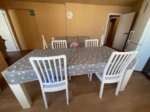 a dining room table with four chairs and a table and a kitchen at City centro 5th Floor sin ascensor No Lift Long time good price in Valencia +6 photos