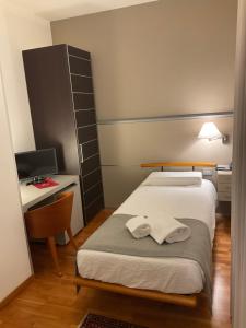 Postel nebo postele na pokoji v ubytování Hotel Centrale Resana Eli caffe
