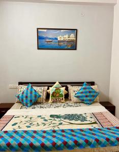 Turtle Hostel Udaipur客房内的一张或多张床位