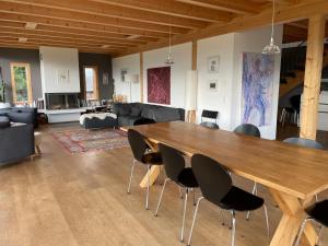 Χώρος καθιστικού στο Alpine Dream Chalet with Spa close to Lake Geneva