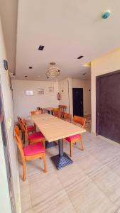 A seating area at Summer Land Hotel