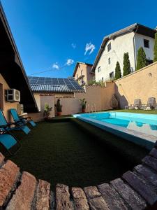 Bazén v ubytování Guesthouse Prenociste Faraon nebo v jeho okolí