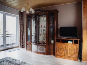 TV a/nebo společenská místnost v ubytování Ferienwohnung Waldeck