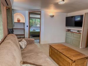 Televisyen dan/atau pusat hiburan di Maison Vaquier appartement
