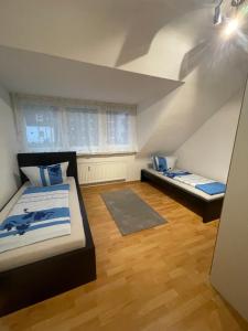 Ένα ή περισσότερα κρεβάτια σε δωμάτιο στο Ferienwohnung Albstern