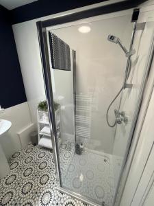 O baie la Modern 2 bedroom ground floor apartment