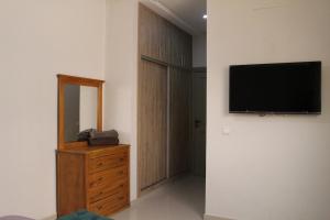 Televiisor ja/või meelelahutuskeskus majutusasutuses Votre coin cosy au centre d'Agadir +2 fotot