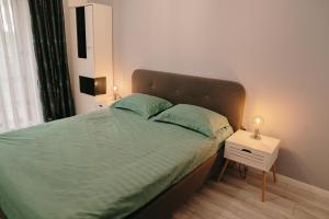 Postel nebo postele na pokoji v ubytování North Cluj Apartments + 17 fotografií
