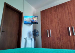 Μια τηλεόραση ή/και κέντρο ψυχαγωγίας στο Da Jack Rooms, la tua casa vacanze! +69 φωτογραφίες