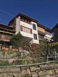 a house on the side of a hill at Casa di sassi in Foresto Sparso