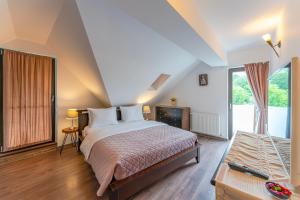 Ένα ή περισσότερα κρεβάτια σε δωμάτιο στο Vila Trubadur - Adults Only