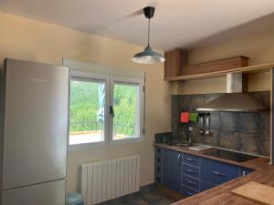 A kitchen or kitchenette at Dúplex Río Madera