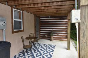a patio with a table and chairs and a house at Laurel Lake Cabins in Corbin
