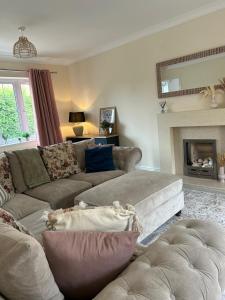 Χώρος καθιστικού στο Beautiful 4-Bedroom Home for Groups & Families