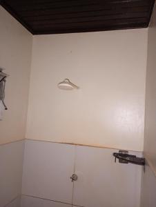 a room with a white wall with a hanger on it at Kitnet do Oberdan in Melgaço