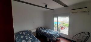 a room with two chairs and a window in a room at La paz in Médanos