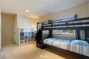 a bedroom with two bunk beds and a window at A03-Livin' Life on the Golf Course Sunserra in Quincy