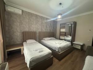 Voodi või voodid majutusasutuse Karo Hotel toas