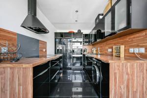 Η κουζίνα ή μικρή κουζίνα στο Spacious Duplex - 8 guests - Pantin, Paris