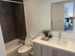 Ένα μπάνιο στο Bentley Commons Fallsview Towns Luxury 4 Bedroom Condo Unit +27 φωτογραφίες